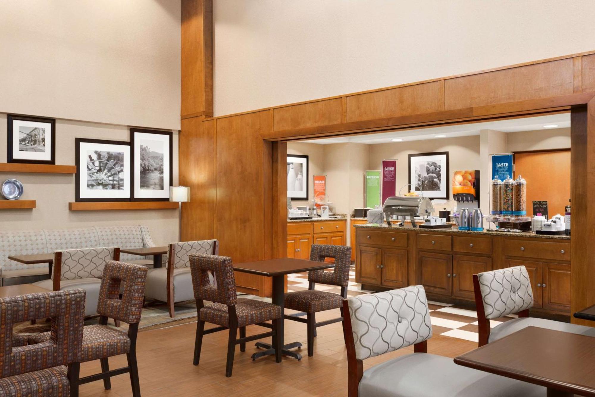 Hampton Inn & Suites By Hilton Manchester Bedford Eksteriør bilde