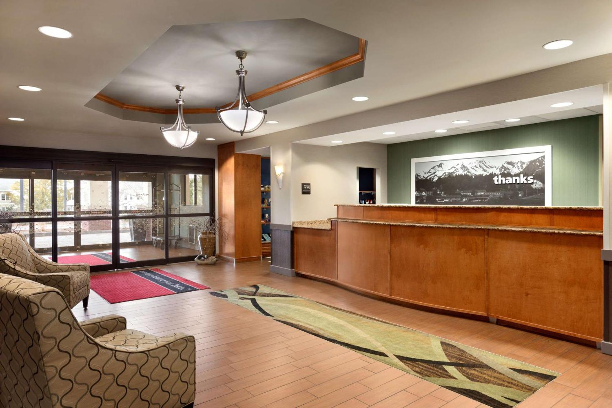 Hampton Inn & Suites By Hilton Manchester Bedford Eksteriør bilde