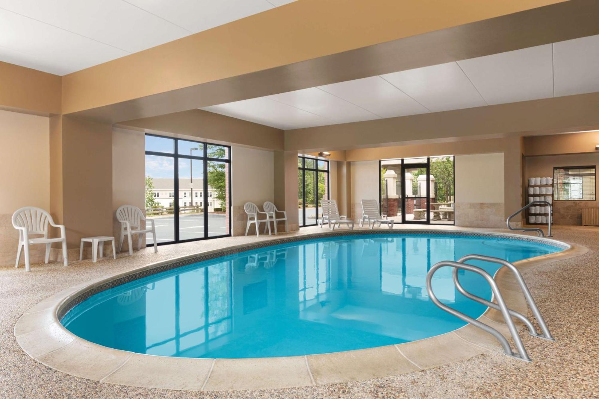 Hampton Inn & Suites By Hilton Manchester Bedford Eksteriør bilde