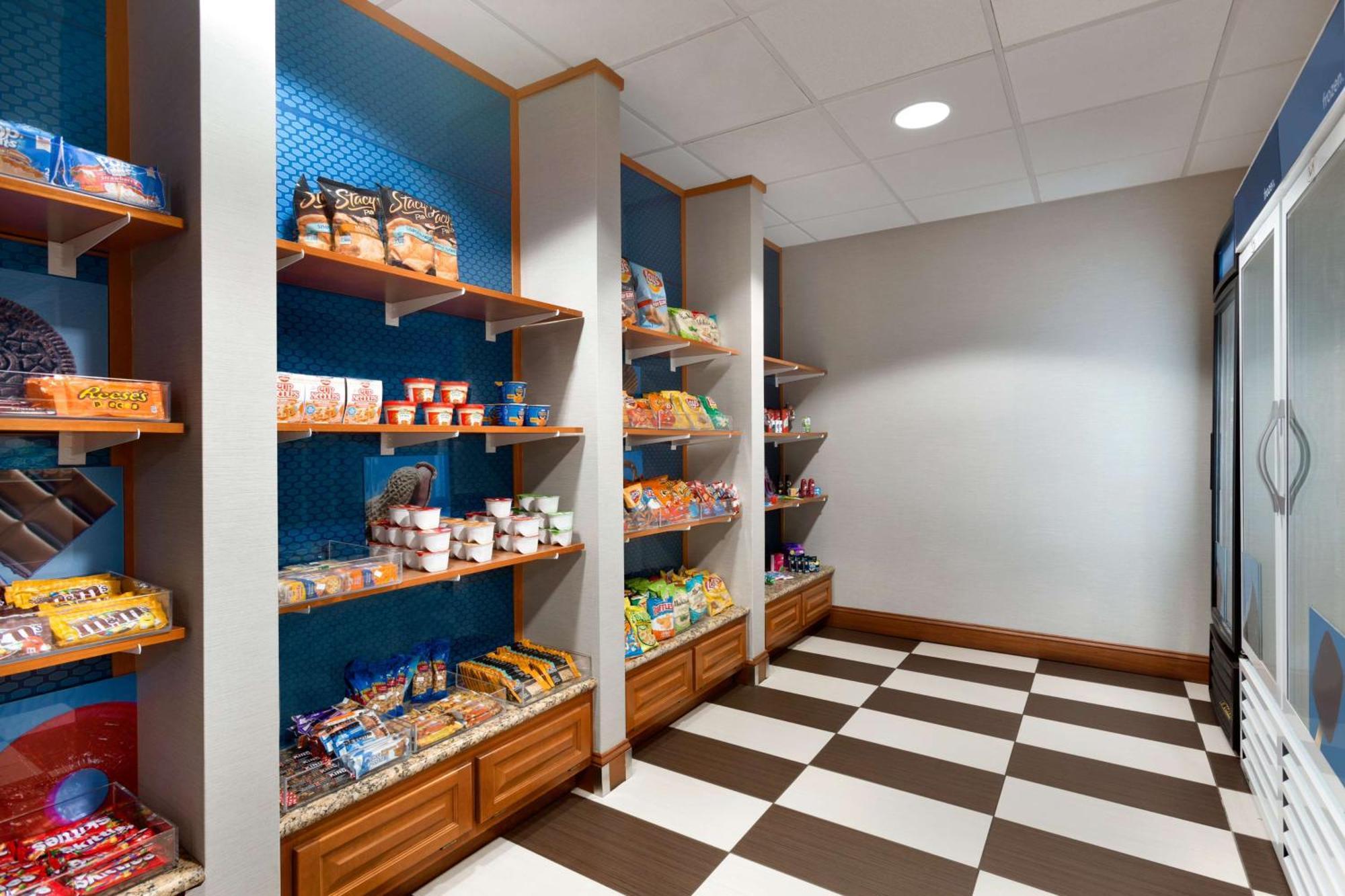 Hampton Inn & Suites By Hilton Manchester Bedford Eksteriør bilde