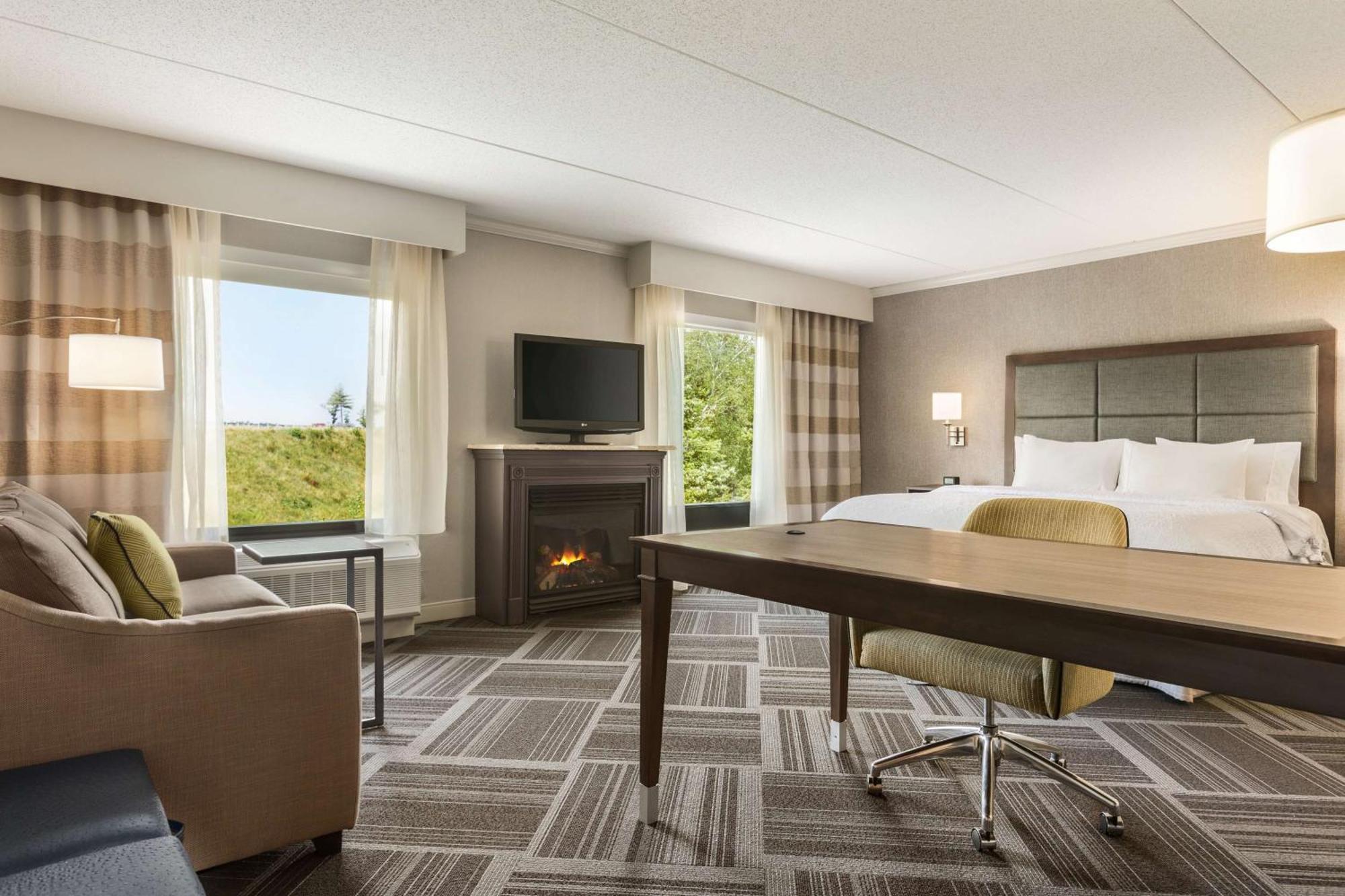 Hampton Inn & Suites By Hilton Manchester Bedford Eksteriør bilde