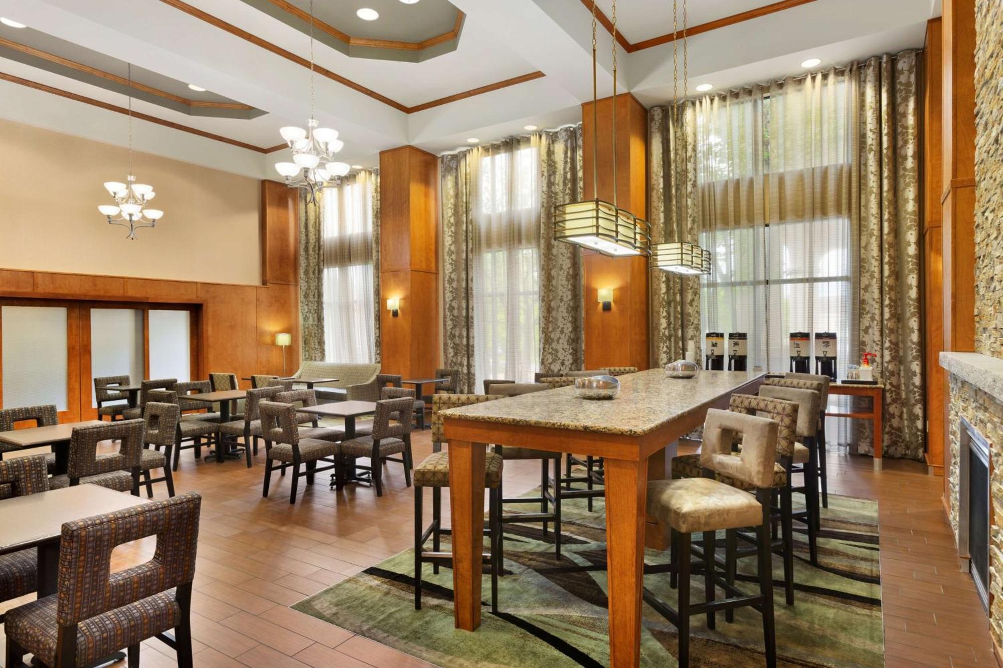 Hampton Inn & Suites By Hilton Manchester Bedford Eksteriør bilde