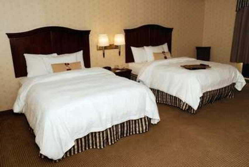 Hampton Inn & Suites By Hilton Manchester Bedford Eksteriør bilde
