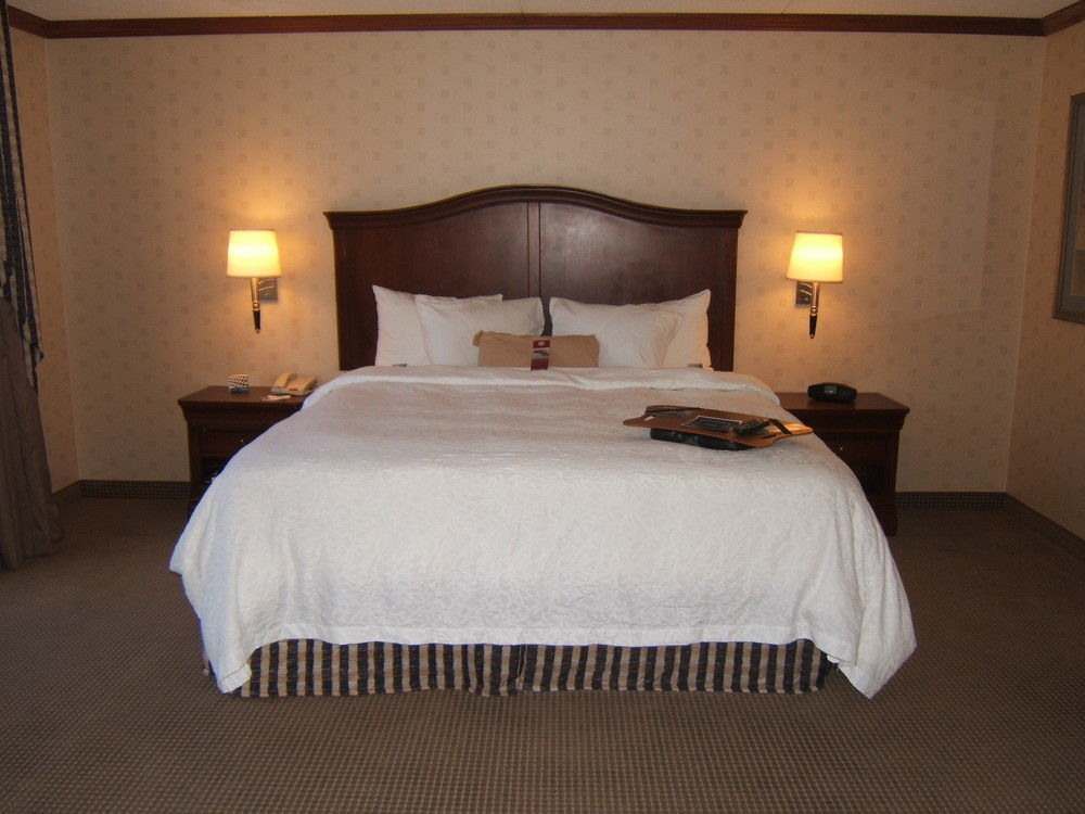 Hampton Inn & Suites By Hilton Manchester Bedford Eksteriør bilde
