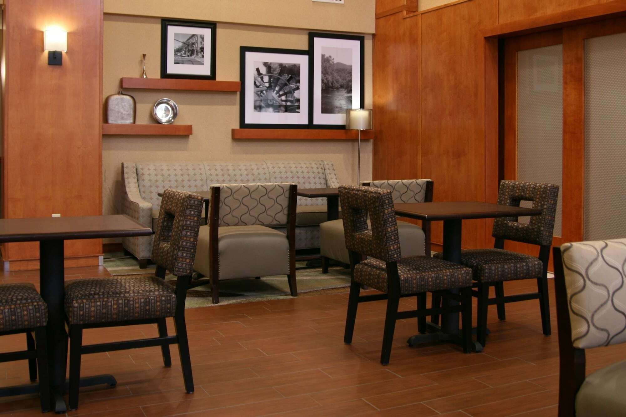 Hampton Inn & Suites By Hilton Manchester Bedford Eksteriør bilde