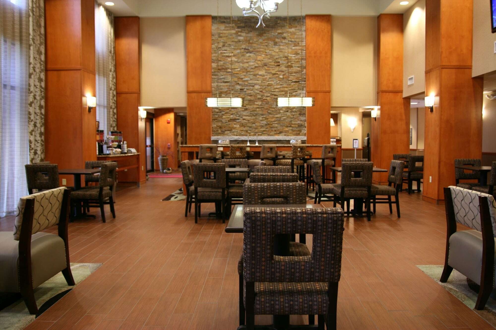 Hampton Inn & Suites By Hilton Manchester Bedford Eksteriør bilde