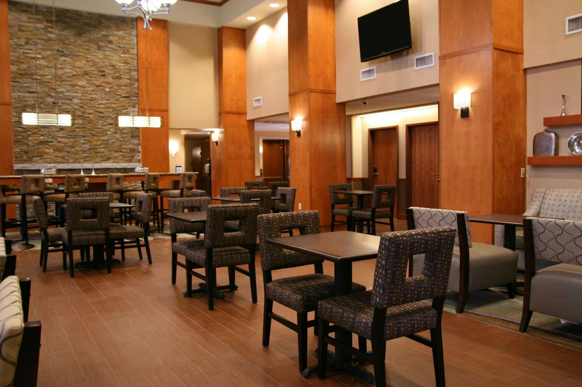Hampton Inn & Suites By Hilton Manchester Bedford Eksteriør bilde